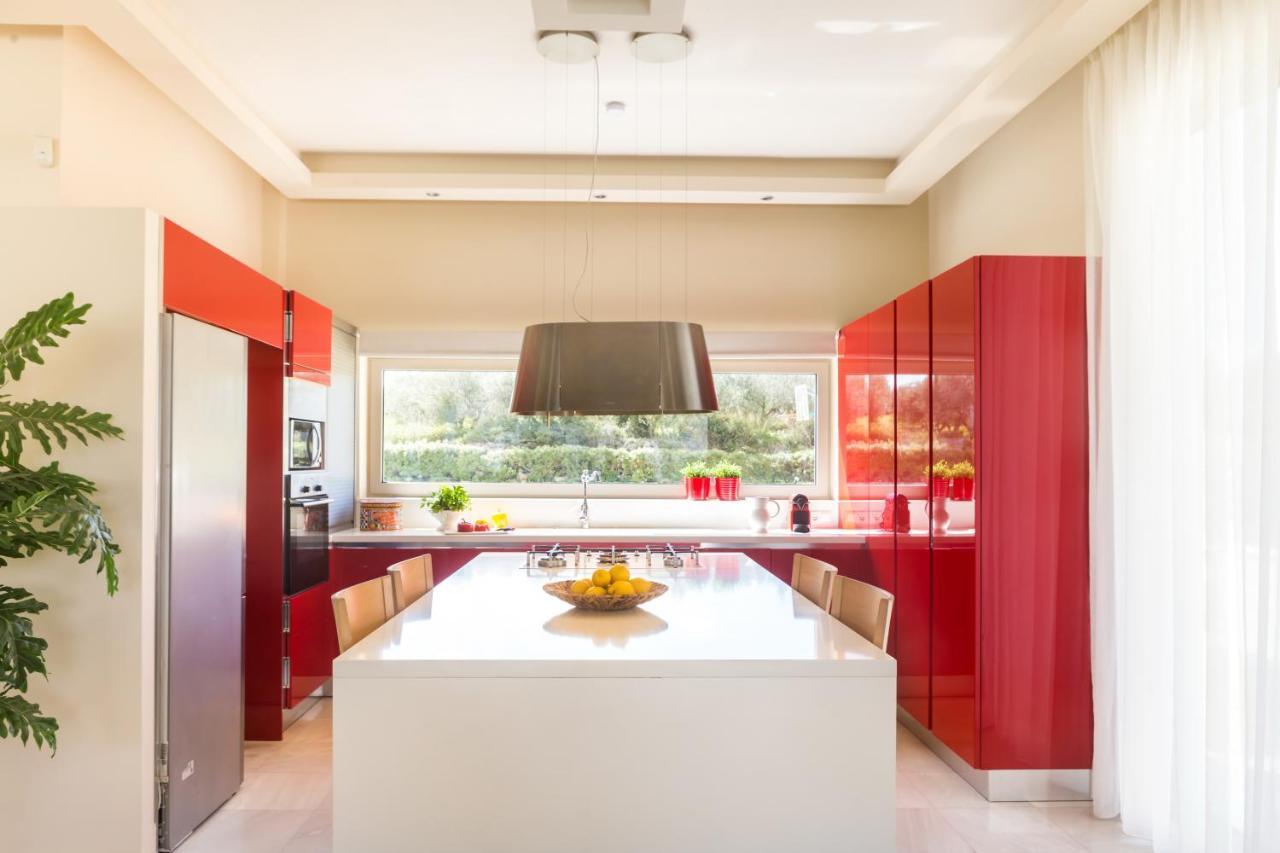 Lux Villa Mia With Heated Pool, 2Km To Beach & Childrens Area! Mikro Metochi Extérieur photo