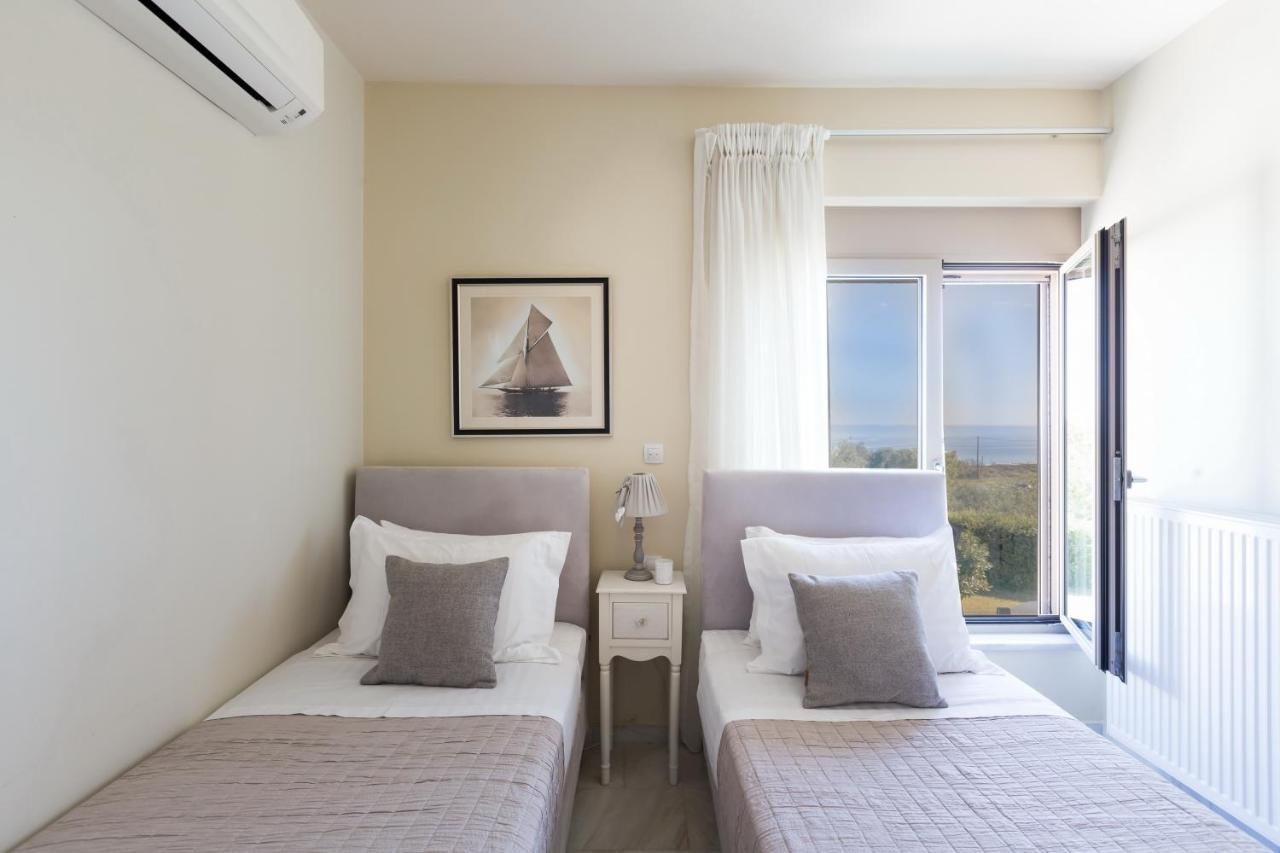 Lux Villa Mia With Heated Pool, 2Km To Beach & Childrens Area! Mikro Metochi Extérieur photo