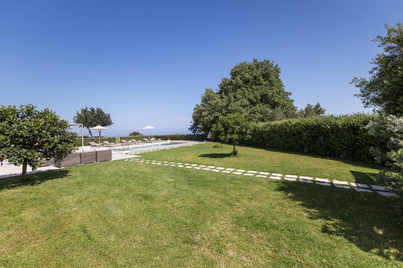 Lux Villa Mia With Heated Pool, 2Km To Beach & Childrens Area! Mikro Metochi Extérieur photo
