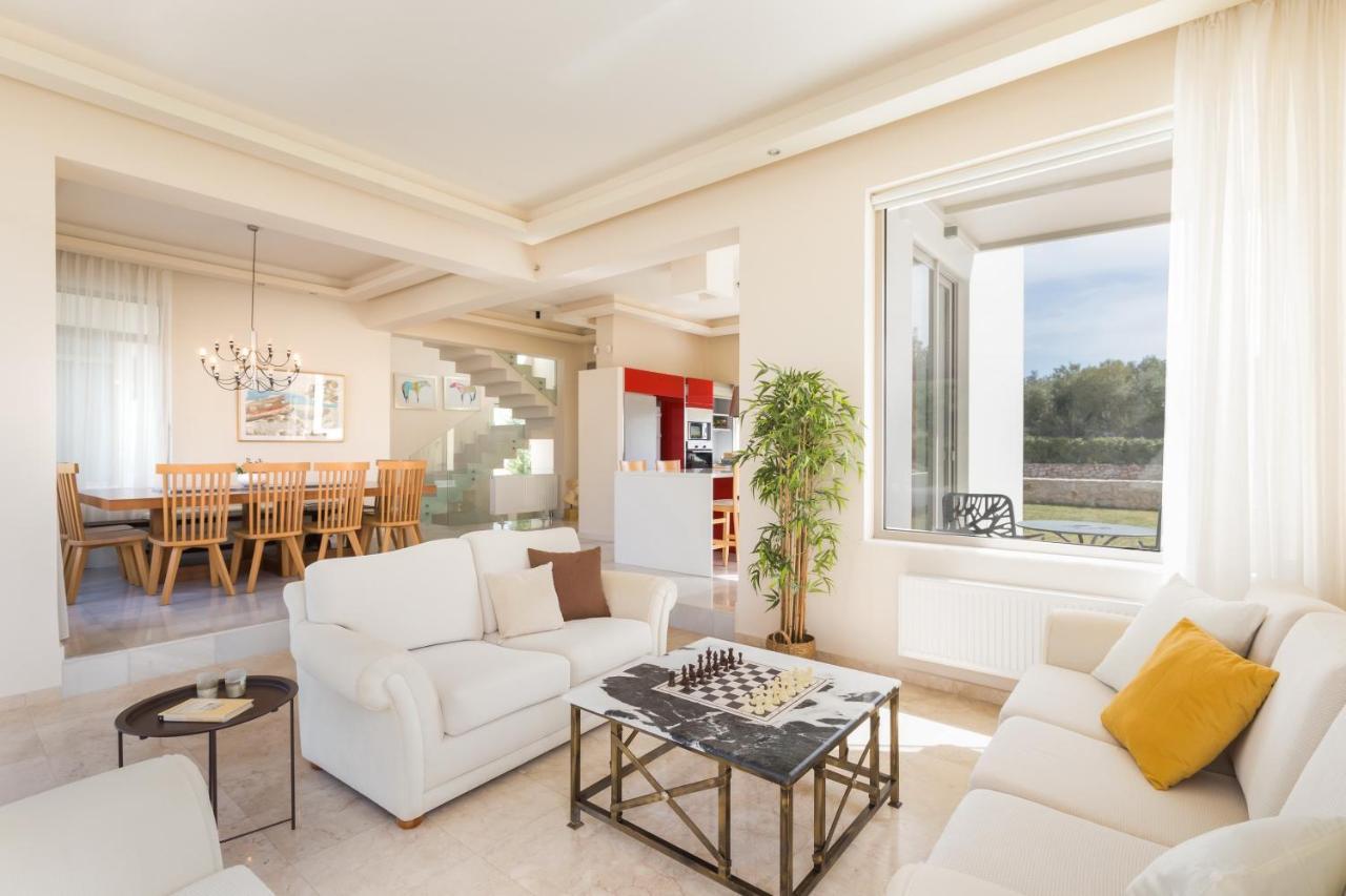 Lux Villa Mia With Heated Pool, 2Km To Beach & Childrens Area! Mikro Metochi Extérieur photo