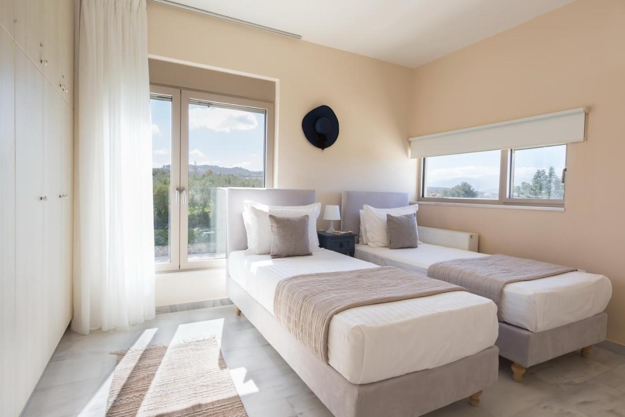 Lux Villa Mia With Heated Pool, 2Km To Beach & Childrens Area! Mikro Metochi Extérieur photo